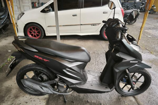 Beat Deluxe Tahun 2024. DB 5341 RS